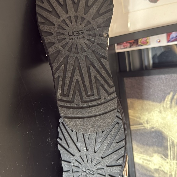 UGG Women's Black and Cream Slippers with Ribbon Accent - Picture 3 of 3